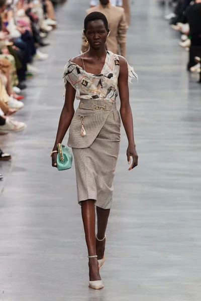 Look 12